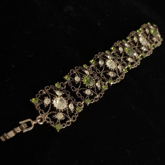 🆕🔥Laced Sage Green Antique Gold Bracelet - Picture 4 of 7